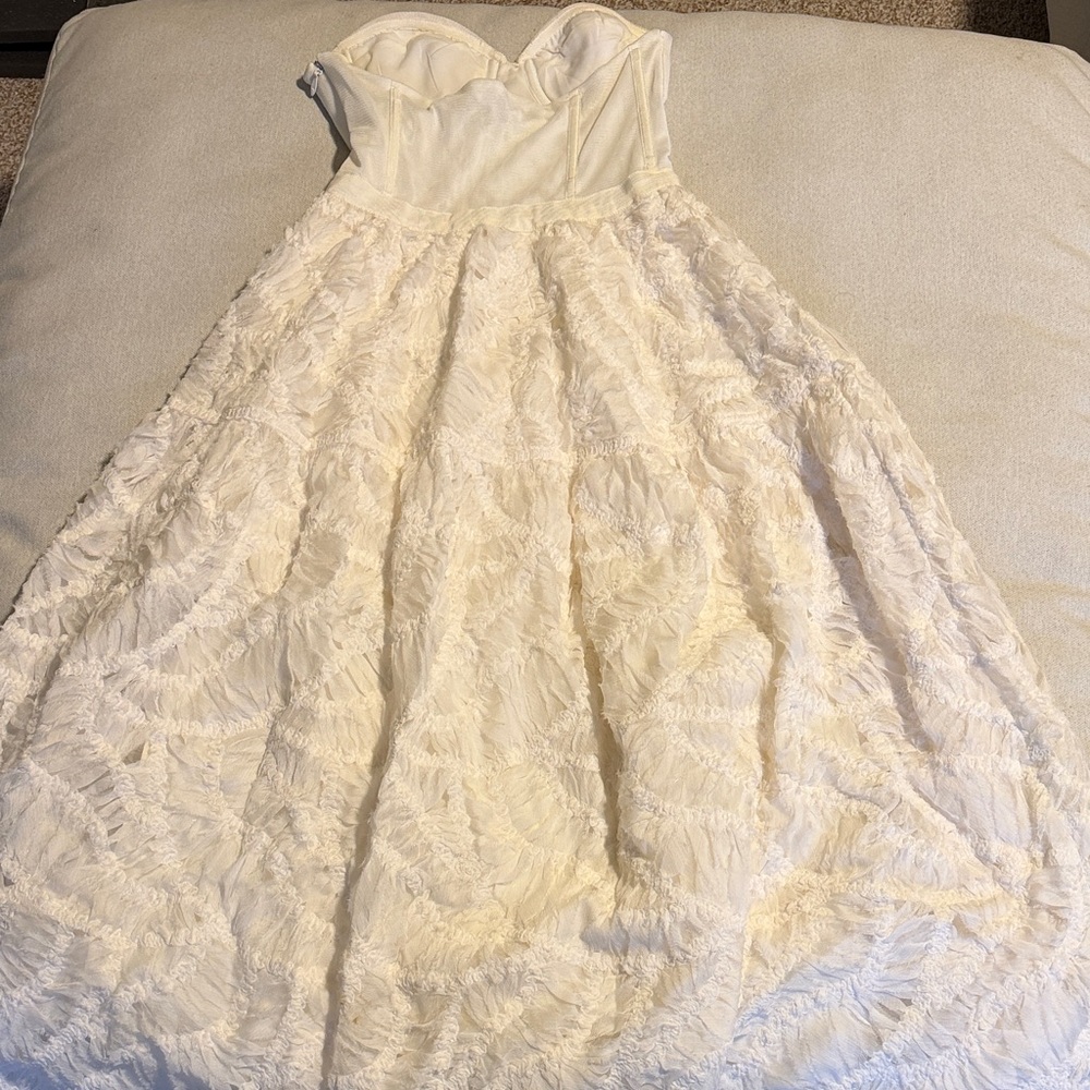 Elegant Cream Strapless Wedding Dress - Picture 3 of 5